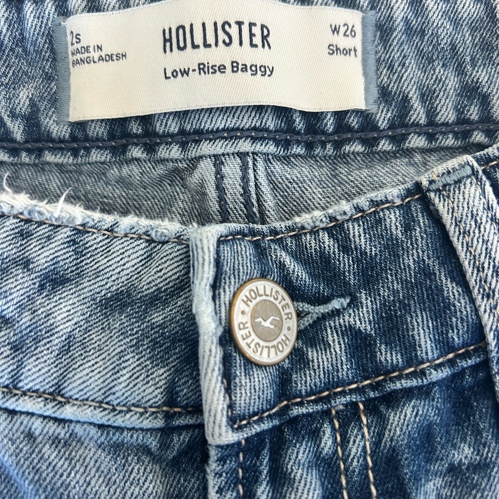 Hollister low-rise Baggy 
2 Short W26 short